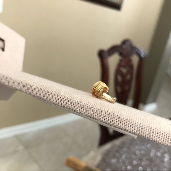 Vintage Stamped Avon ClipOn Earrings - Picture 2 of 4